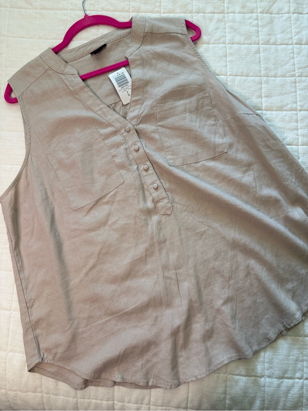 Torrid Beige Sleeveless Linen Blend V-Neck Button-Front Tank
